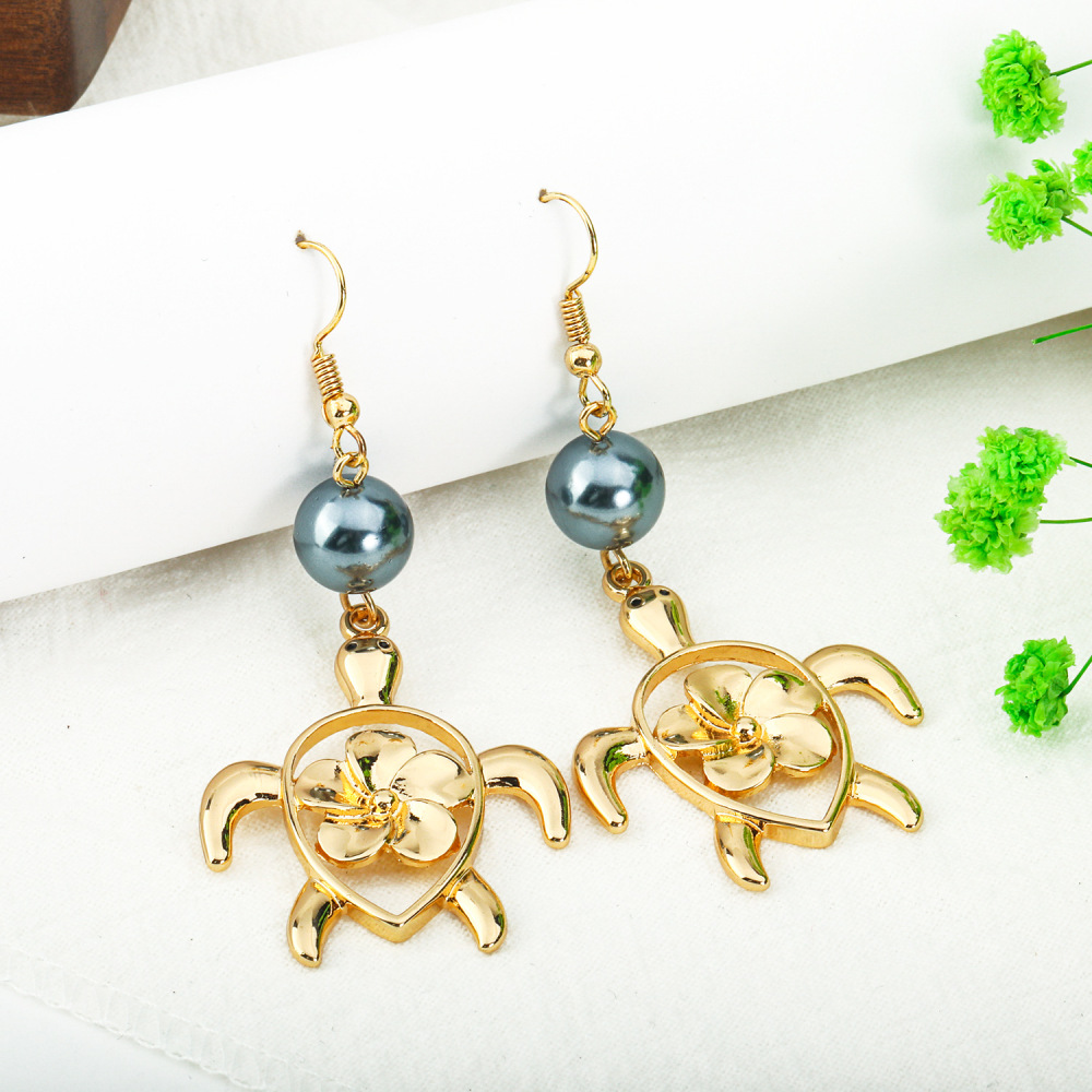MYK1881-Turtle earrings with mother-of-pearl and openwork hibiscus flowers