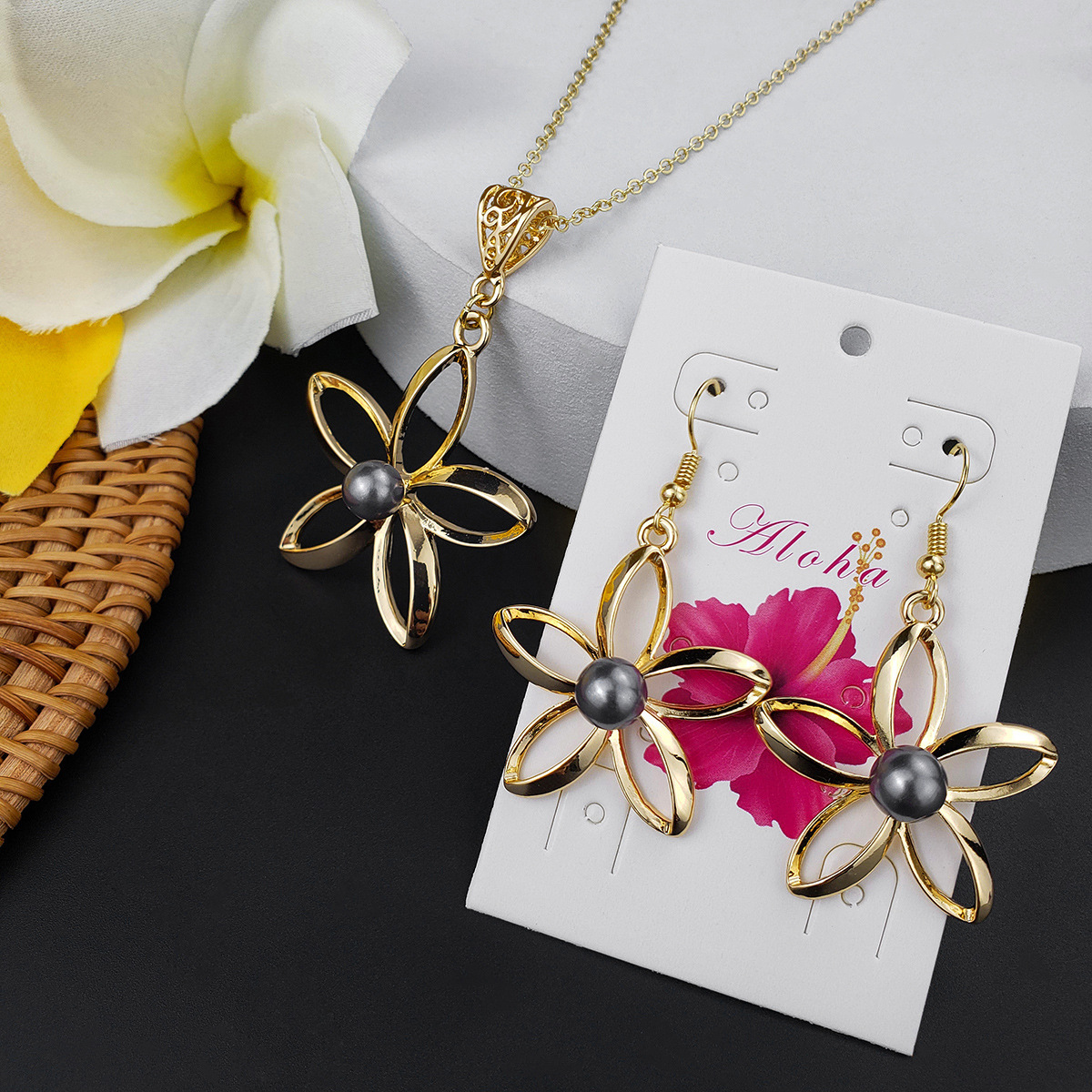MYK1880-Fashionable pearl jewelry set, openwork petal earrings and necklace (two-piece set)
