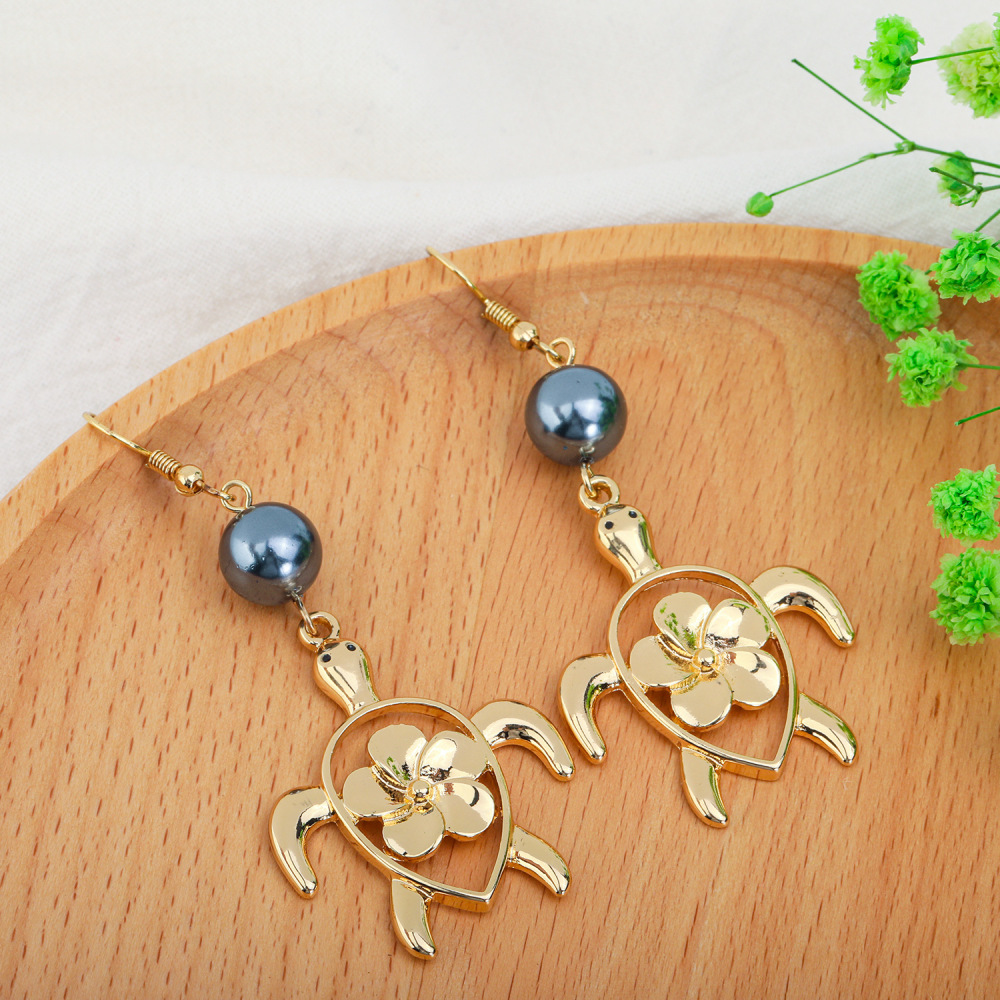 MYK1881-Turtle earrings with mother-of-pearl and openwork hibiscus flowers