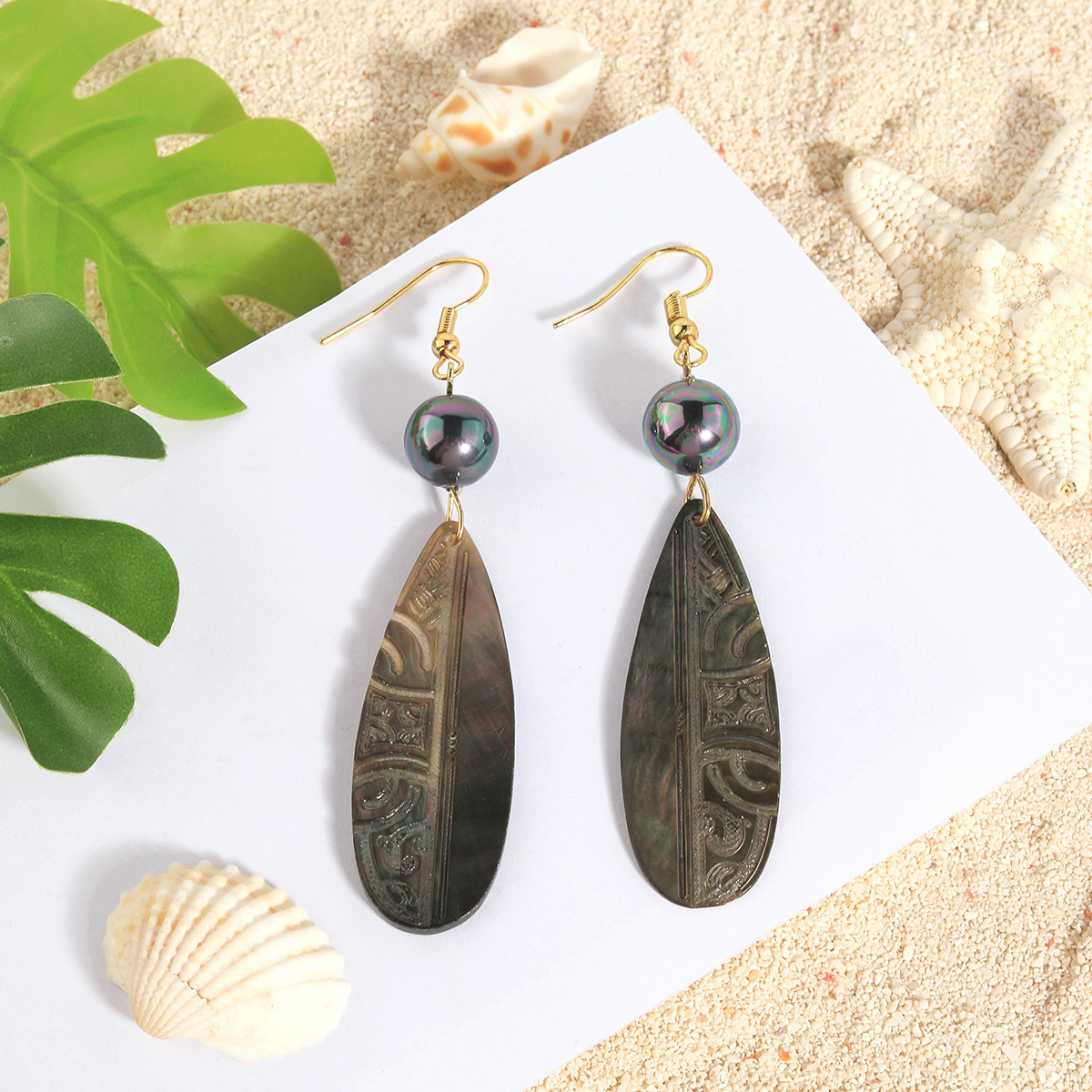 MYK1879-Natural teardrop shell earrings, fashionable carved shell bead ear hooks.