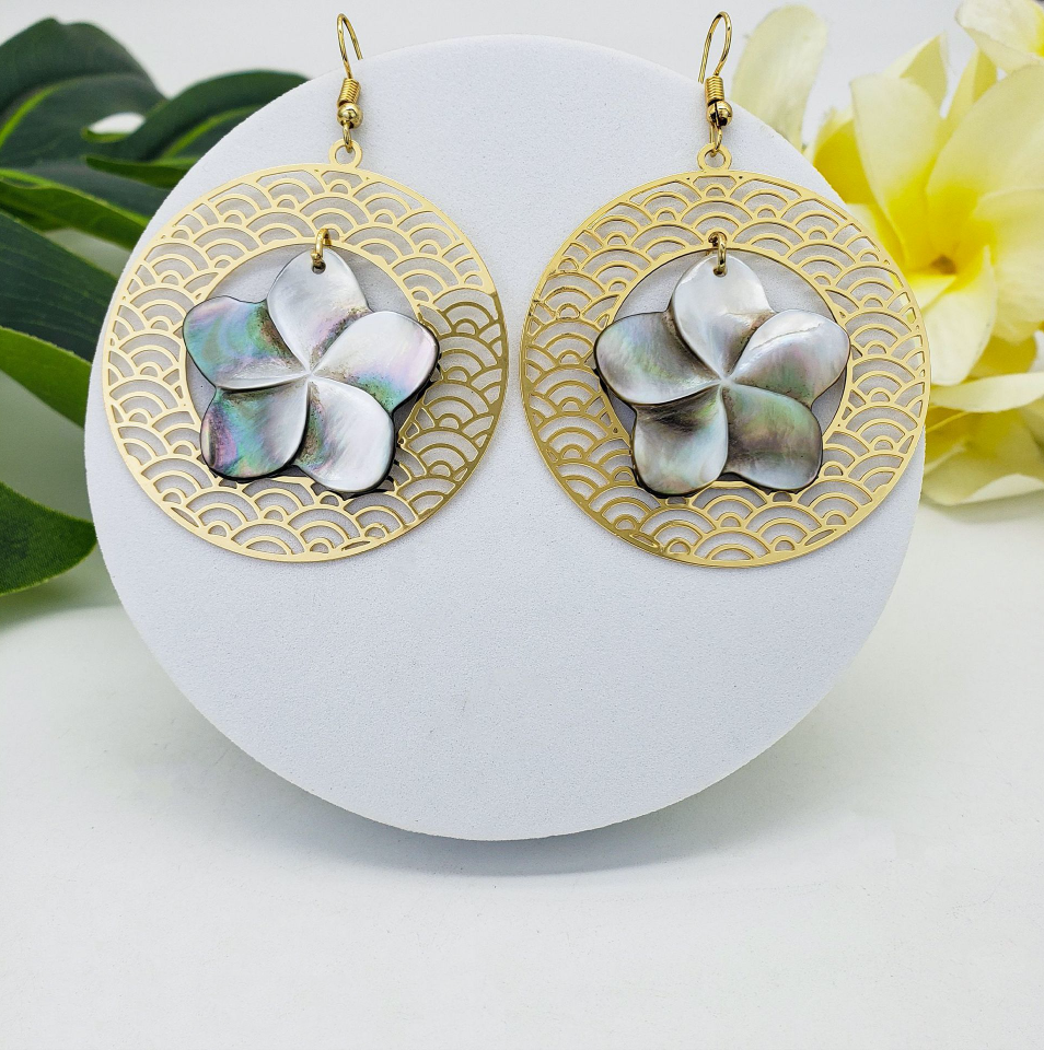 MYK1868-Hawaiian-style finely crafted natural seashell earrings with openwork floral design