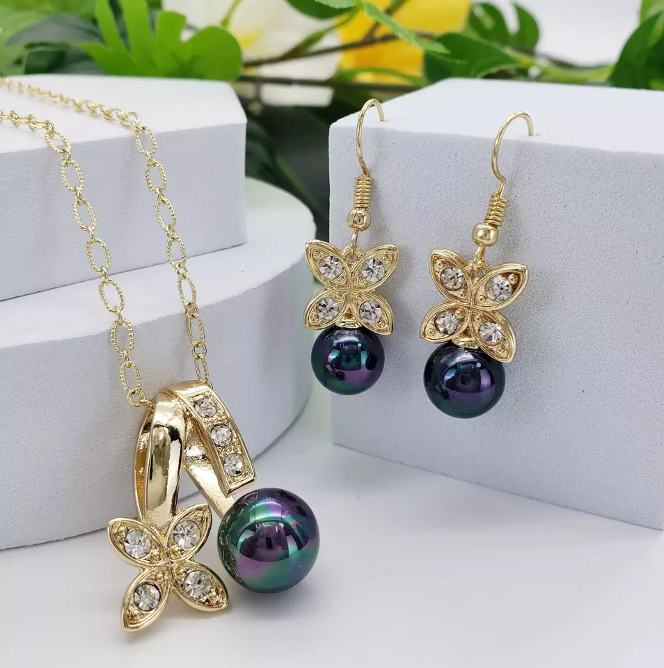 MYK1884-Pearl earring and necklace set, island style, four-leaf clover, zircon, copper alloy, and mother-of-pearl jewelry.