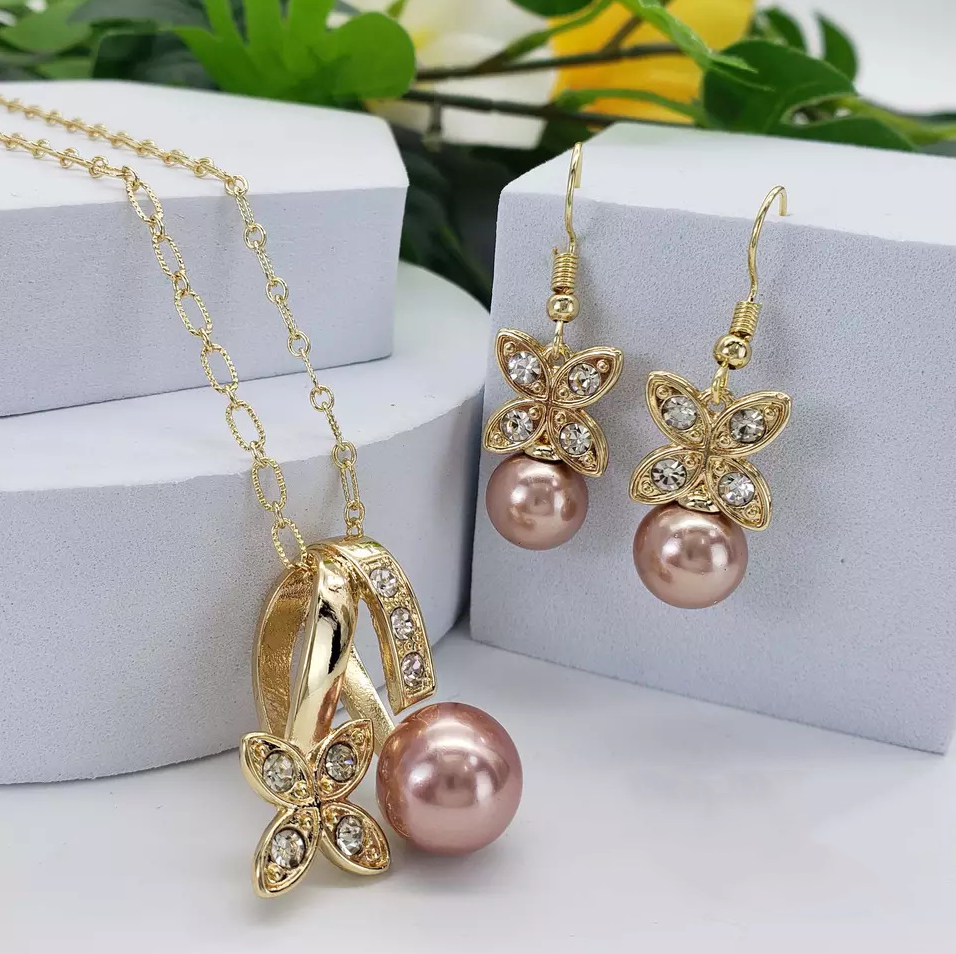 MYK1884-Pearl earring and necklace set, island style, four-leaf clover, zircon, copper alloy, and mother-of-pearl jewelry.