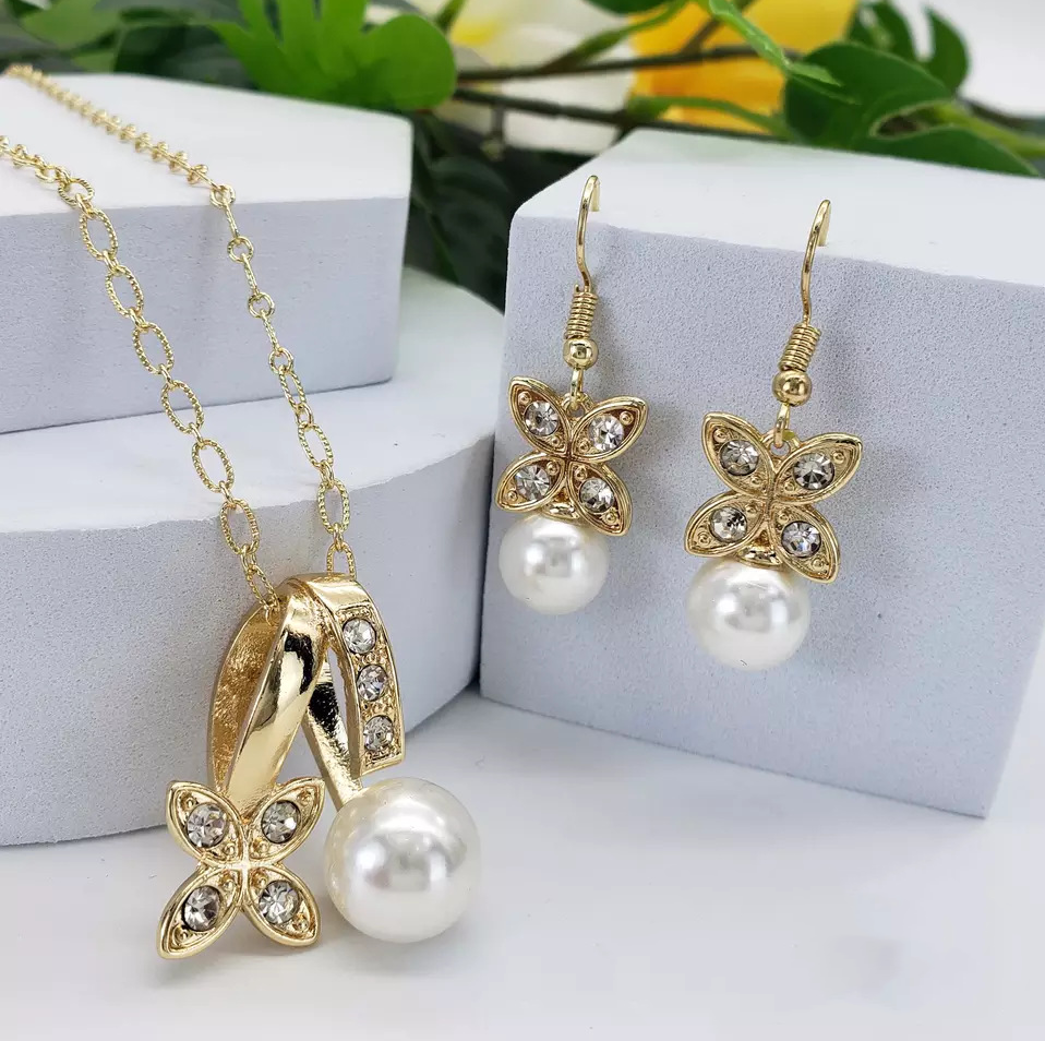 MYK1884-Pearl earring and necklace set, island style, four-leaf clover, zircon, copper alloy, and mother-of-pearl jewelry.