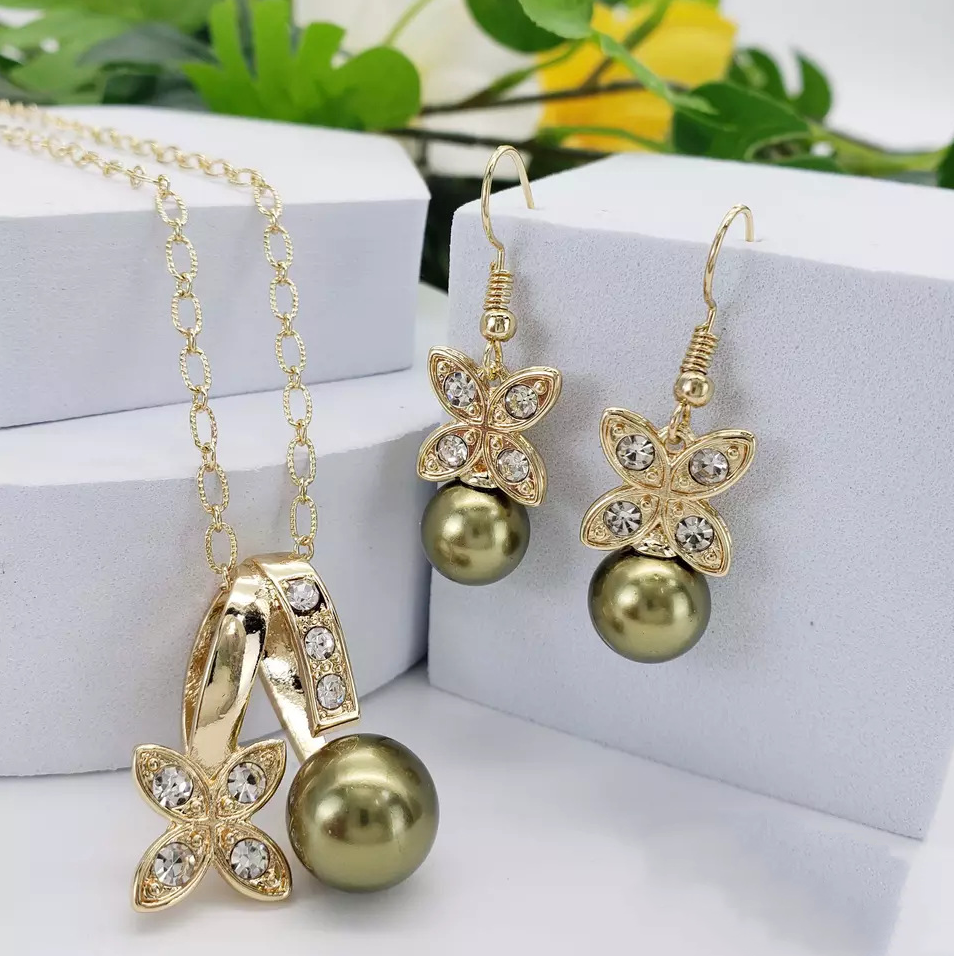 MYK1884-Pearl earring and necklace set, island style, four-leaf clover, zircon, copper alloy, and mother-of-pearl jewelry.