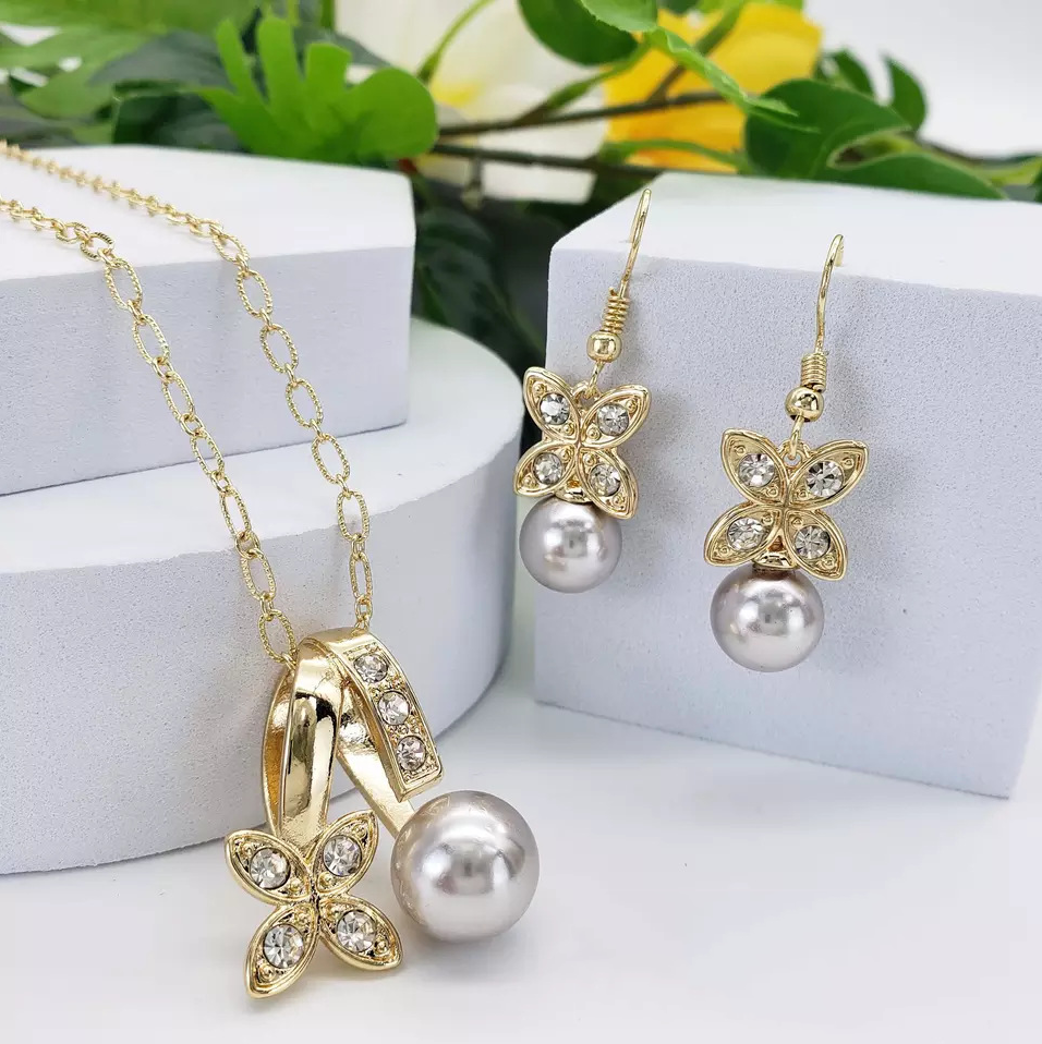 MYK1884-Pearl earring and necklace set, island style, four-leaf clover, zircon, copper alloy, and mother-of-pearl jewelry.