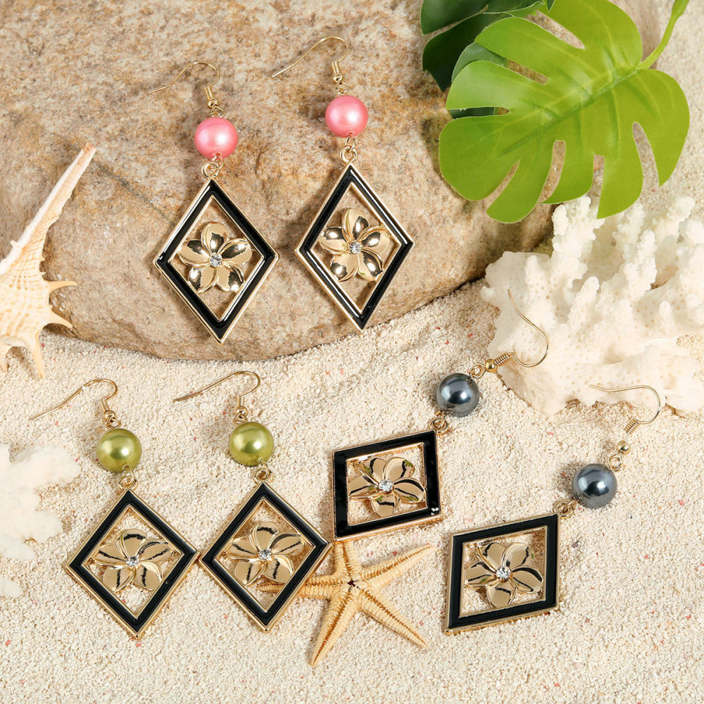 MYK1917-Diamond-shaped black dripping vintage natural mother-of-pearl earrings for a beach vacation style