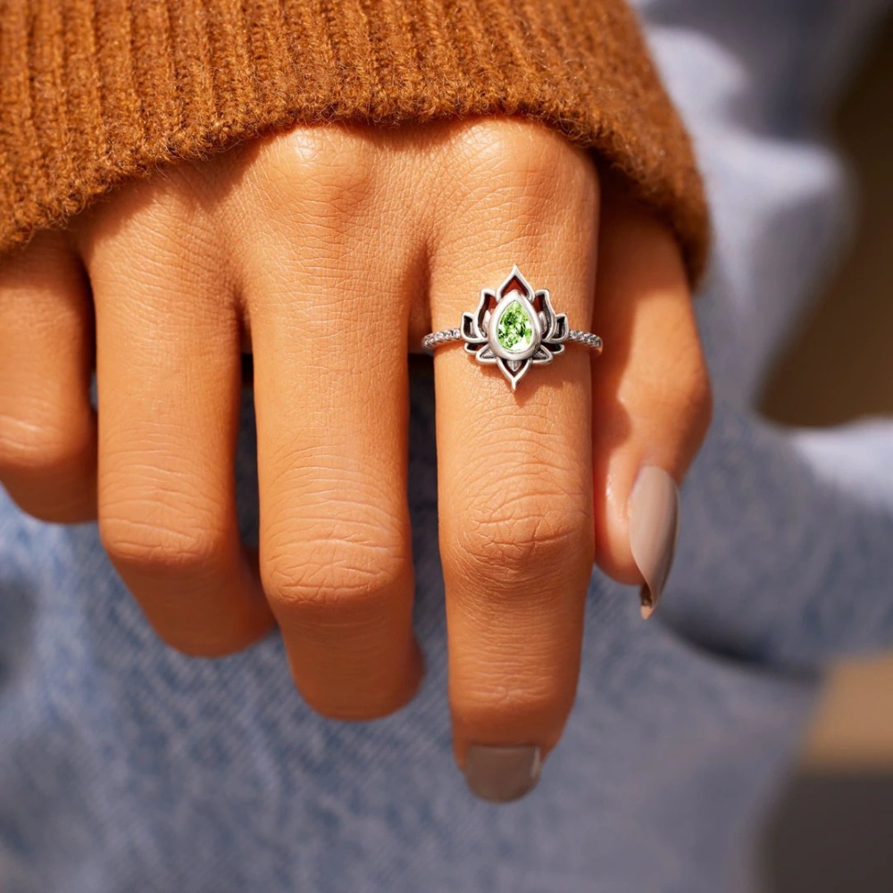 Lotus Flower Ring - Fashionable Vintage Style with Zircon Inlay