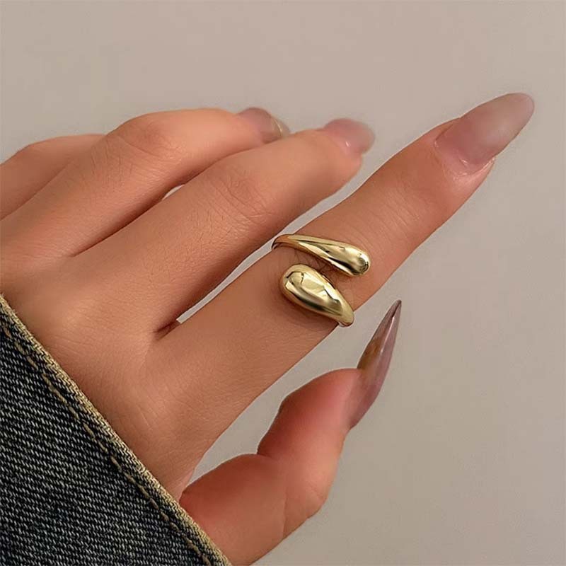 Stylish teardrop-shaped open cross ring