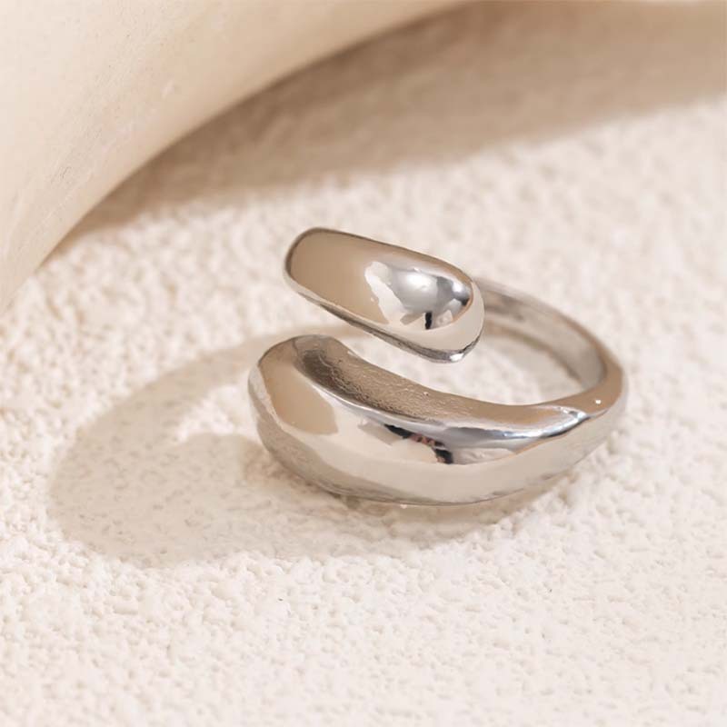 Stylish teardrop-shaped open cross ring