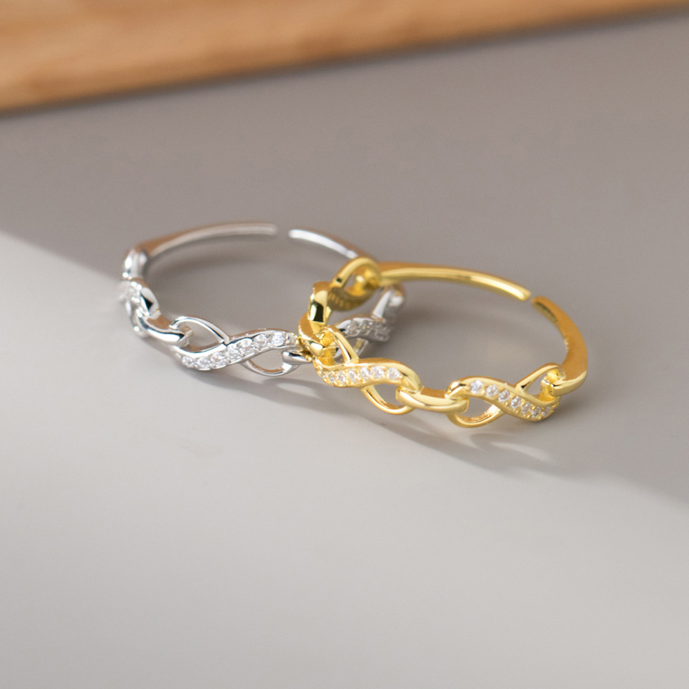 Fashionable chain ring with unique twisted design