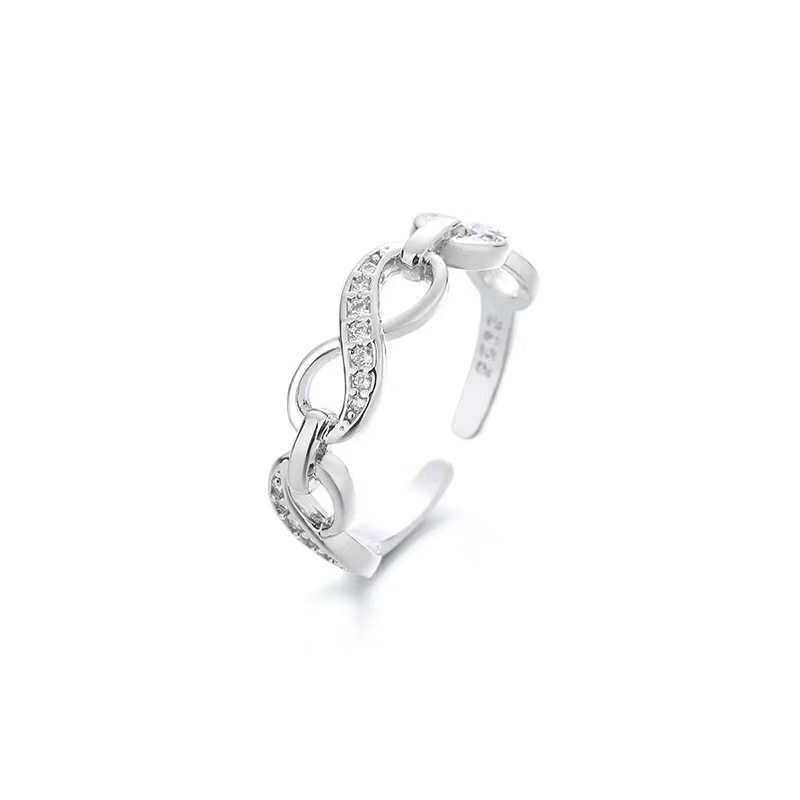 Fashionable chain ring with unique twisted design