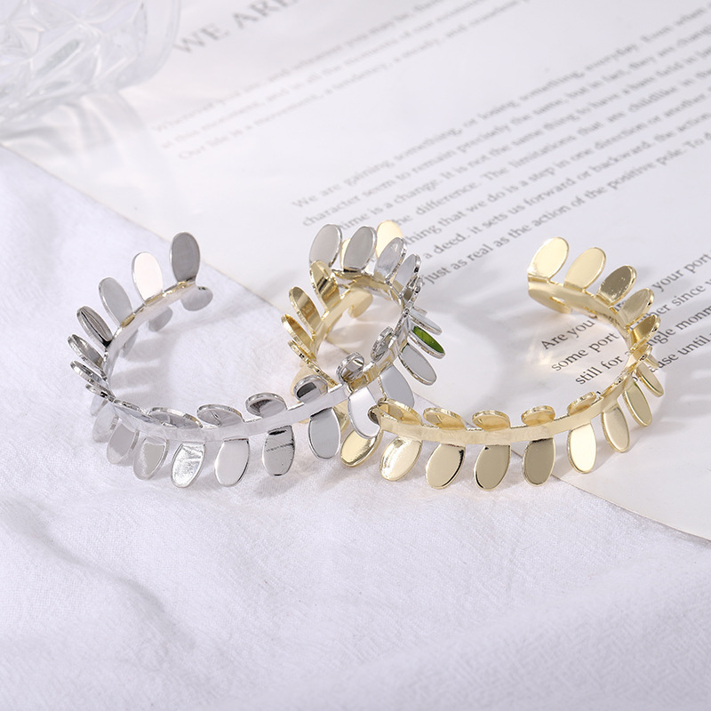 Vintage minimalist women's gold leaf bracelet