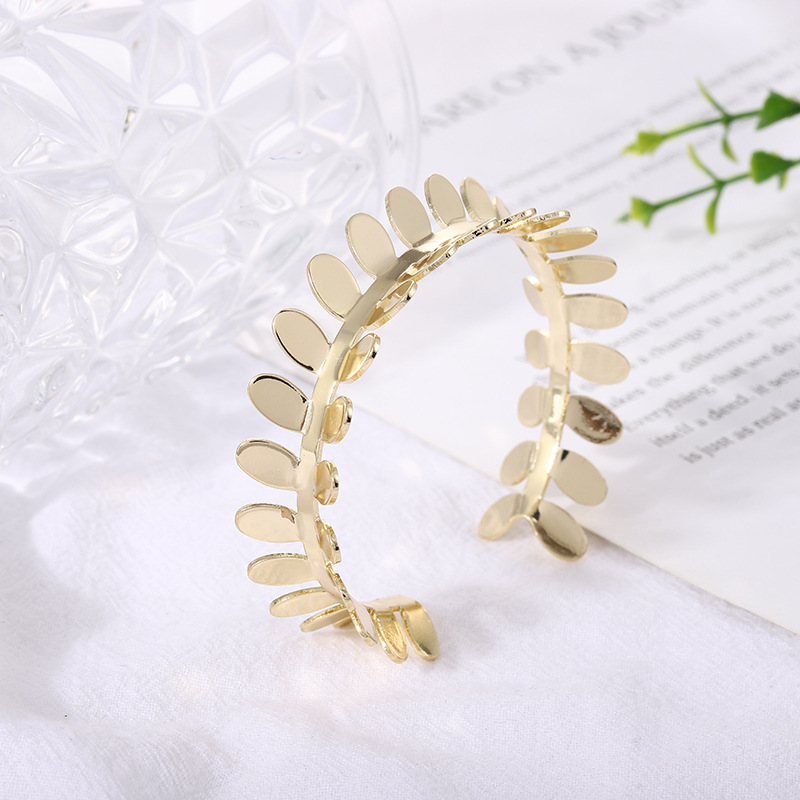 Vintage minimalist women's gold leaf bracelet