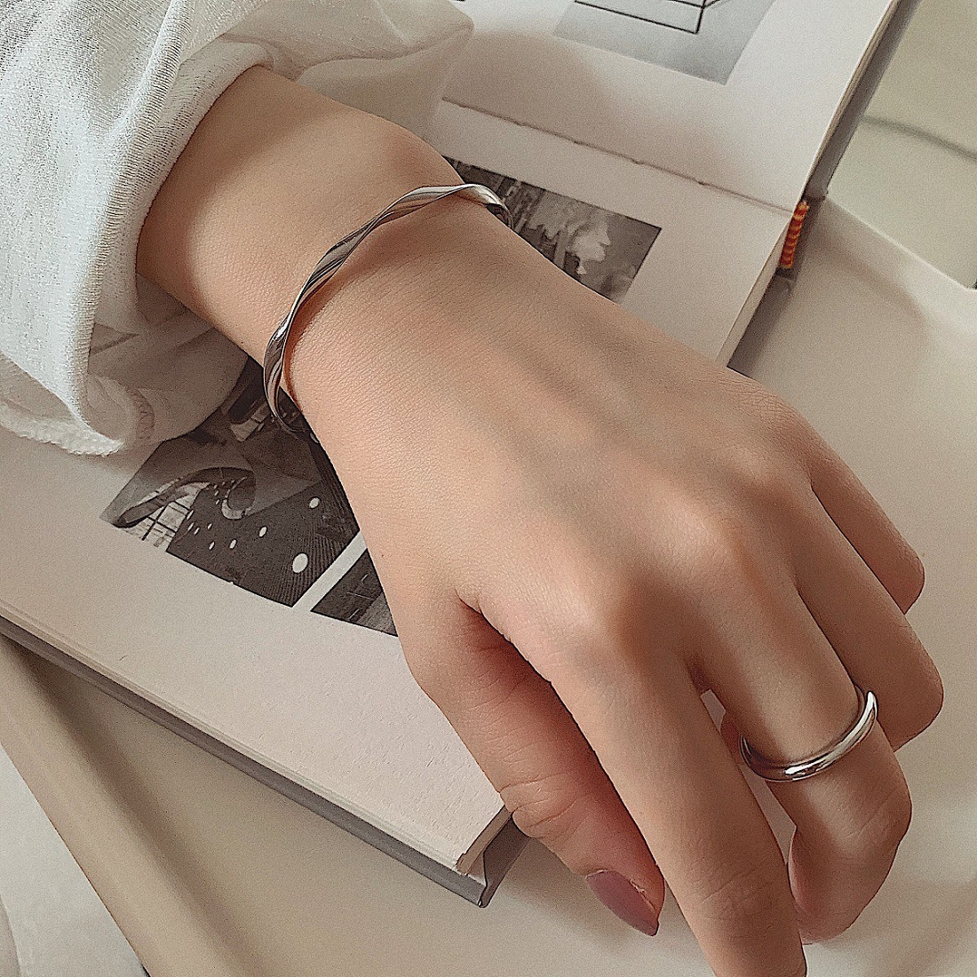 Minimalist Retro Open Bracelet/Möbius Bracelet