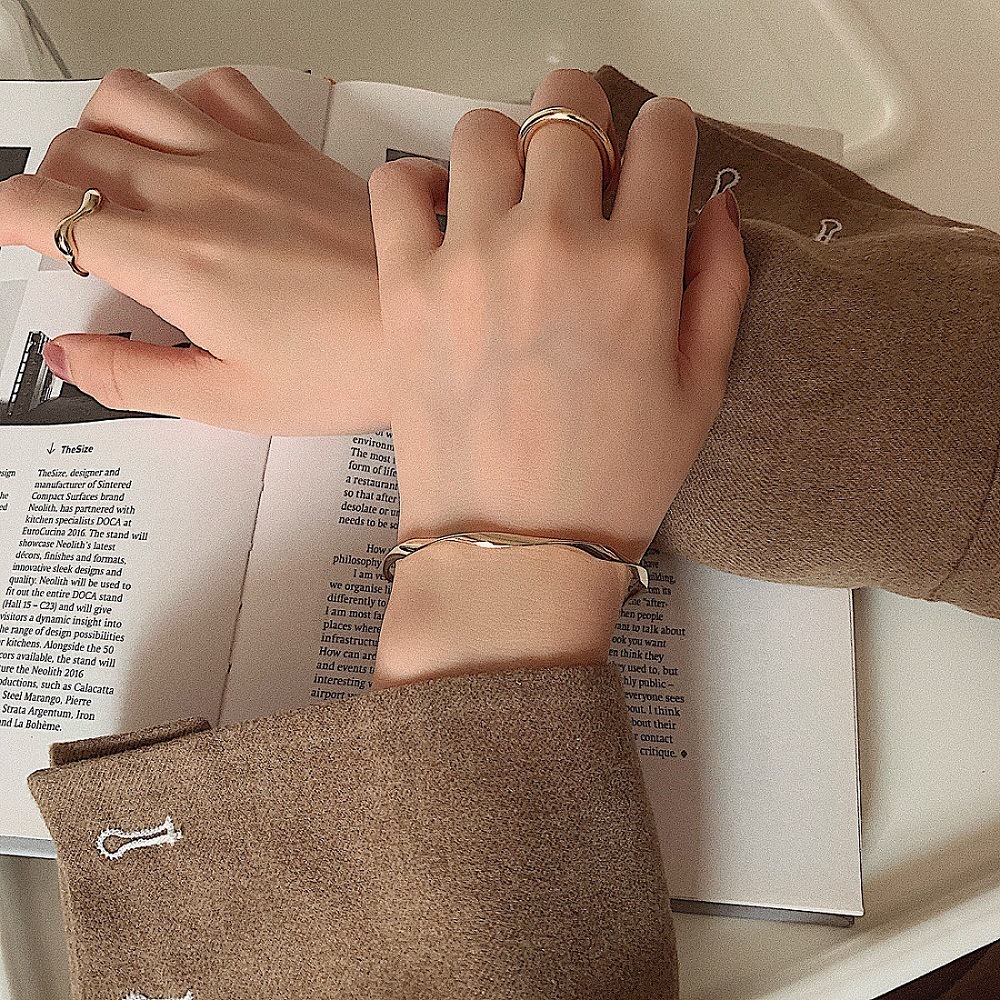 Minimalist Retro Open Bracelet/Möbius Bracelet