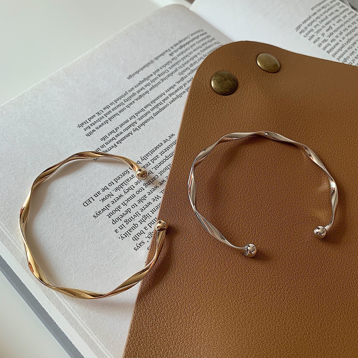 Minimalist Retro Open Bracelet/Möbius Bracelet