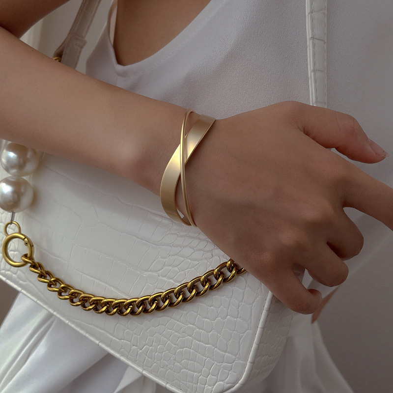 Geometric Interlocking Matte Gold Metallic Bracelet