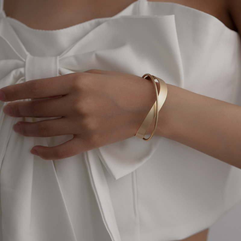 Geometric Interlocking Matte Gold Metallic Bracelet