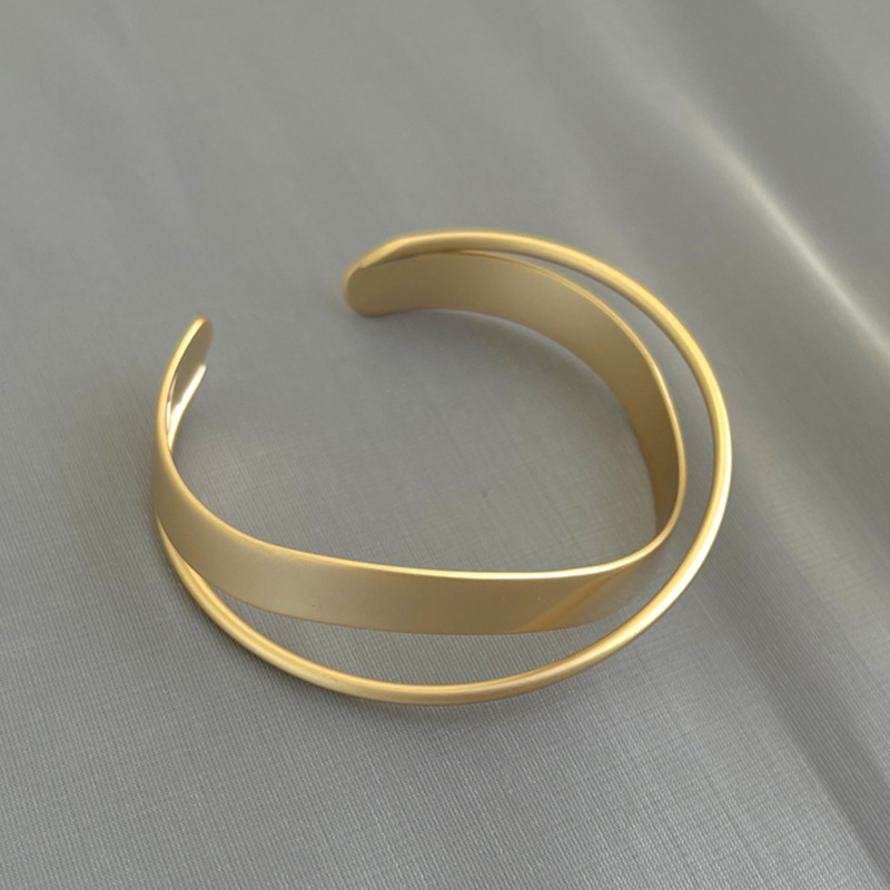 Geometric Interlocking Matte Gold Metallic Bracelet
