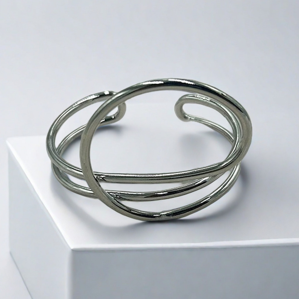 Stylish and unique open-top bracelet