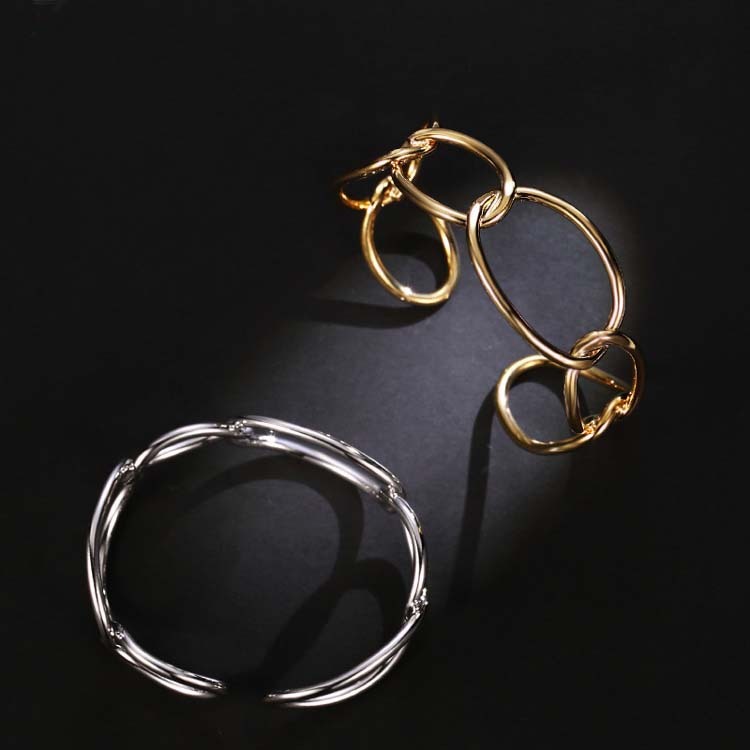 Stylish and versatile metal circle woven bracelet