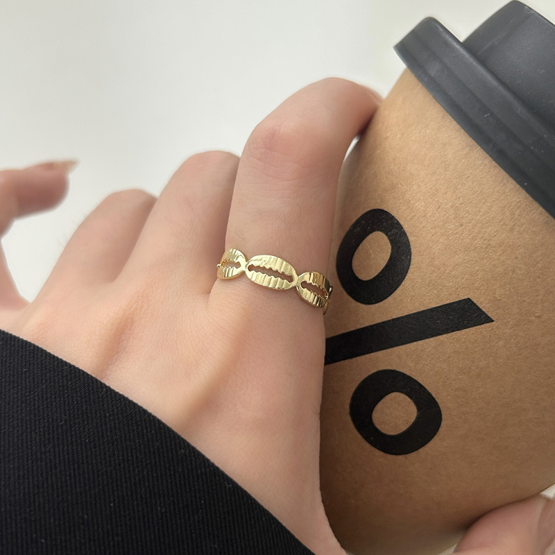 Stylish and minimalist starfish shell women's ring