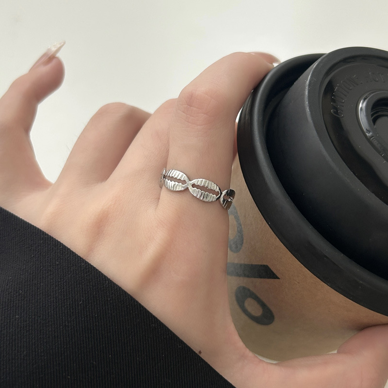 Stylish and minimalist starfish shell women's ring