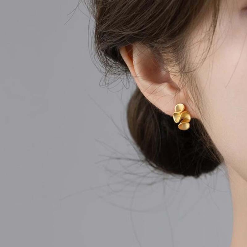 Matte gold stud earrings exude a sophisticated and luxurious feel