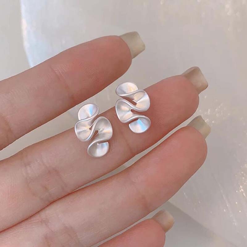 Matte gold stud earrings exude a sophisticated and luxurious feel