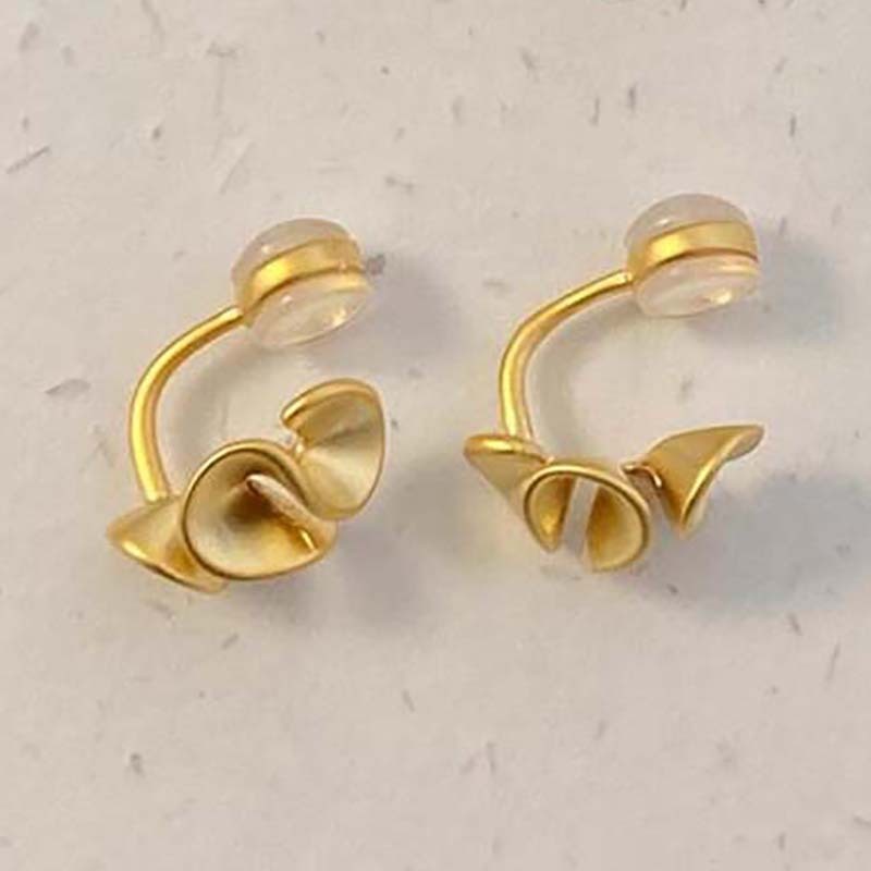 Matte gold stud earrings exude a sophisticated and luxurious feel