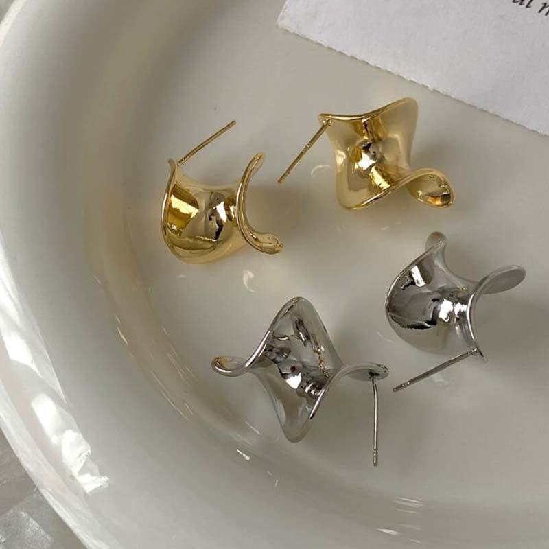 Stylish and versatile earrings with a unique and sophisticated style