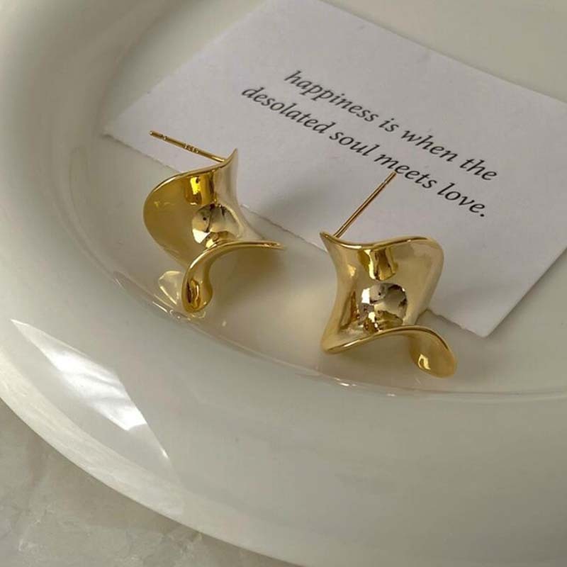 Stylish and versatile earrings with a unique and sophisticated style