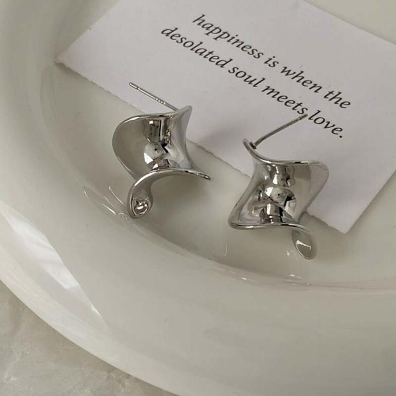 Stylish and versatile earrings with a unique and sophisticated style
