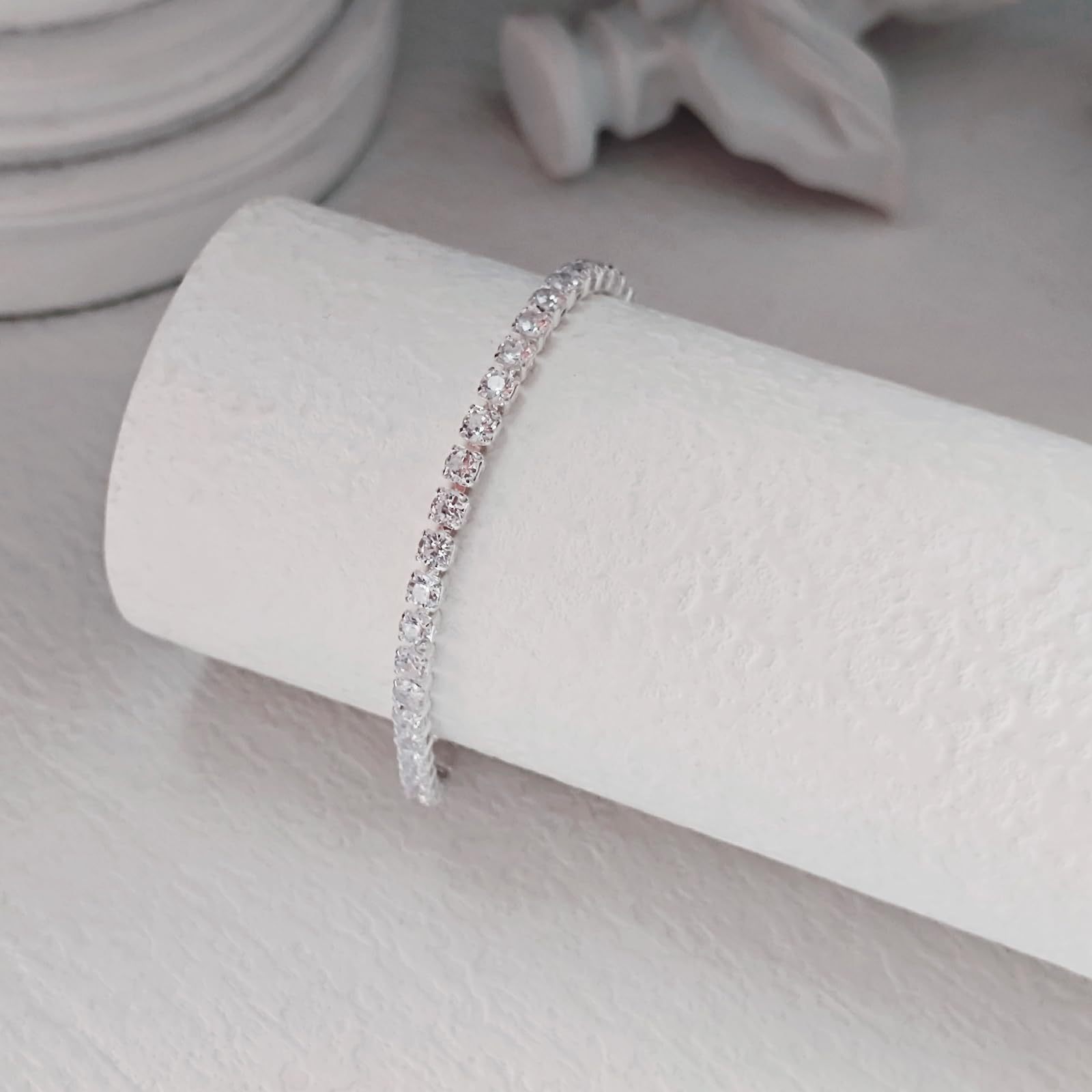 Luxury-style diamond-encrusted claw chain necklace/bracelet for a sexy look