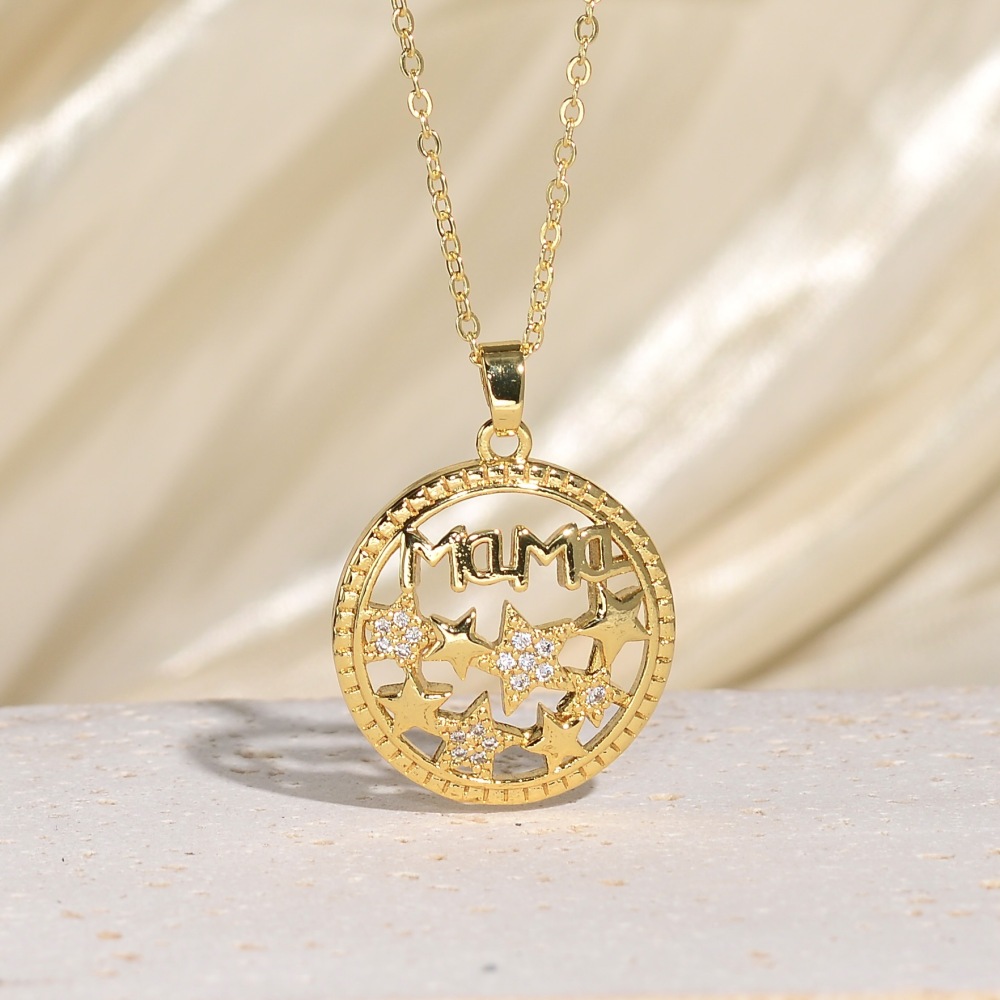 New Heart-Shaped Openwork Diamond-Studded Engraved Necklace
