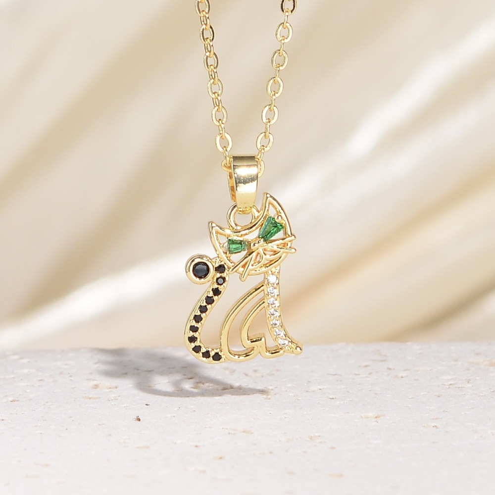 New Heart-Shaped Openwork Diamond-Studded Engraved Necklace
