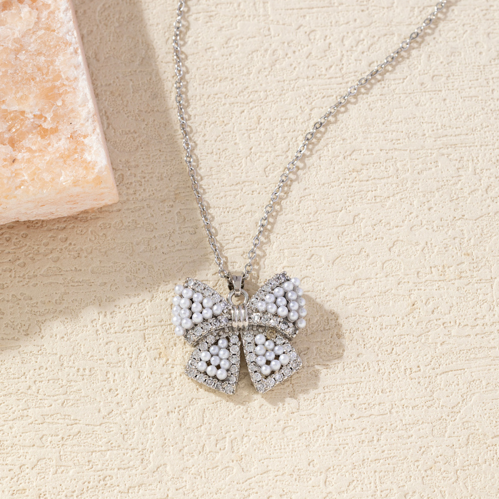 3D bow imitation pearl and diamond necklace