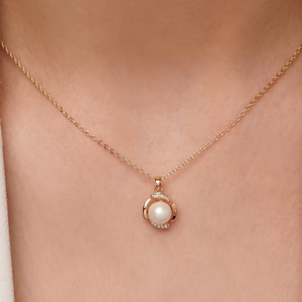 Imitation pearl necklace and earring set