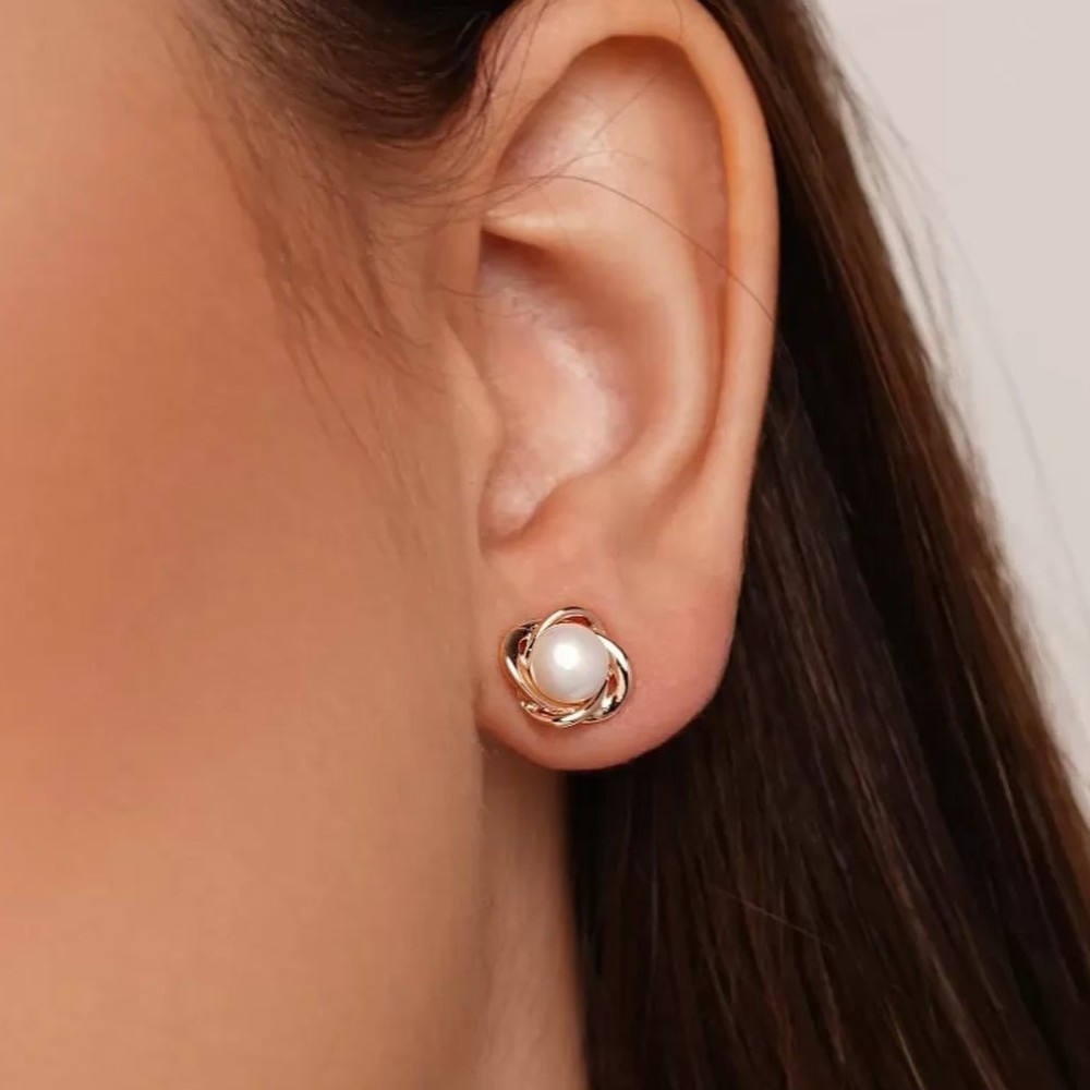 Imitation pearl necklace and earring set