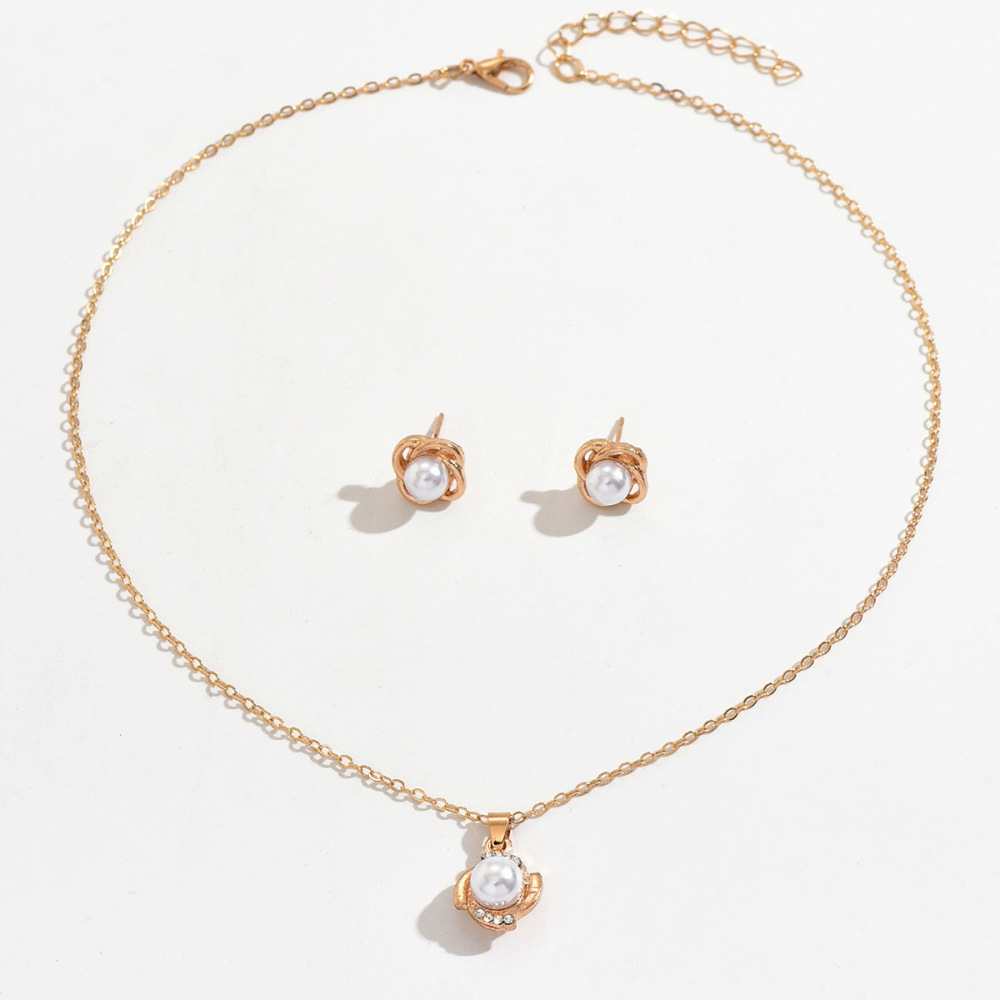 Imitation pearl necklace and earring set