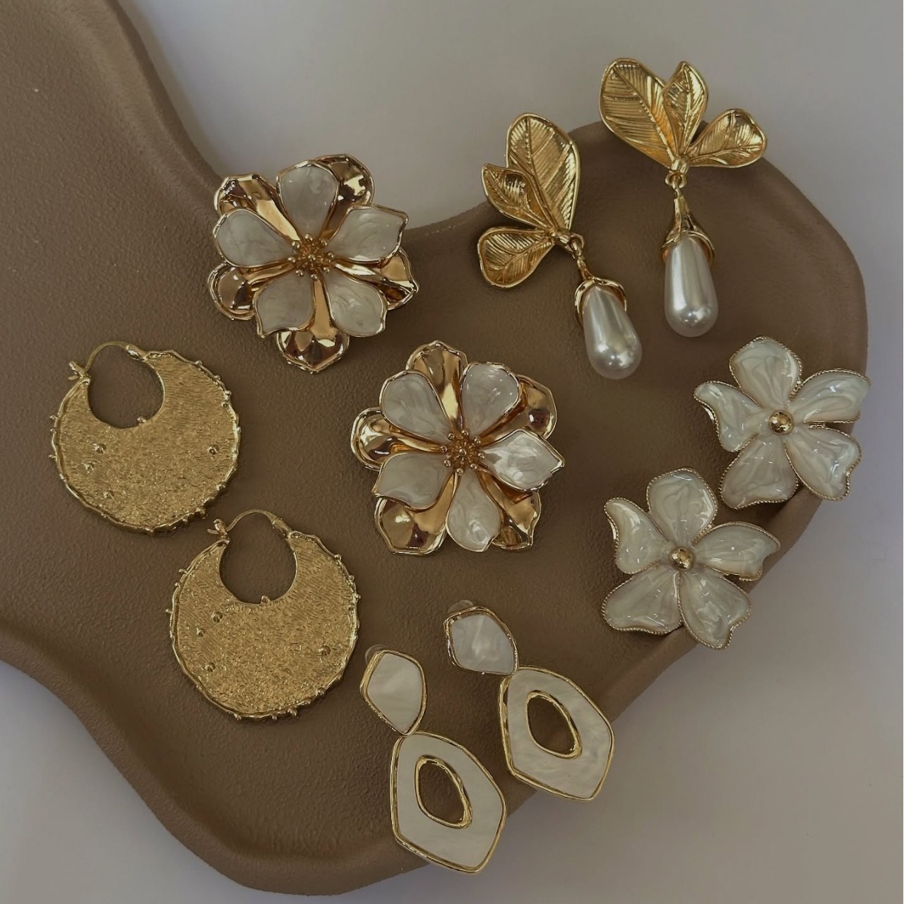 Oil-drop pattern flower and leaf alloy earrings