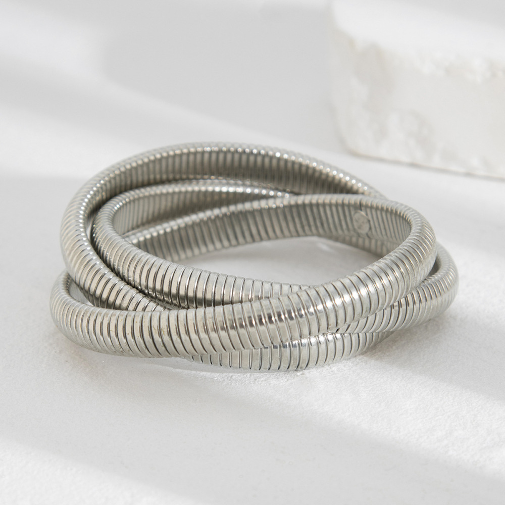 Vintage-style metallic wrap-around alloy bracelet