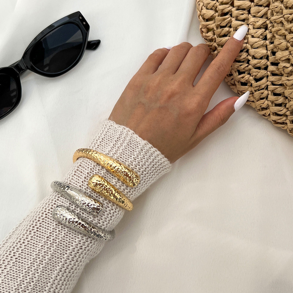 Personalized hammered texture open spring alloy bracelet