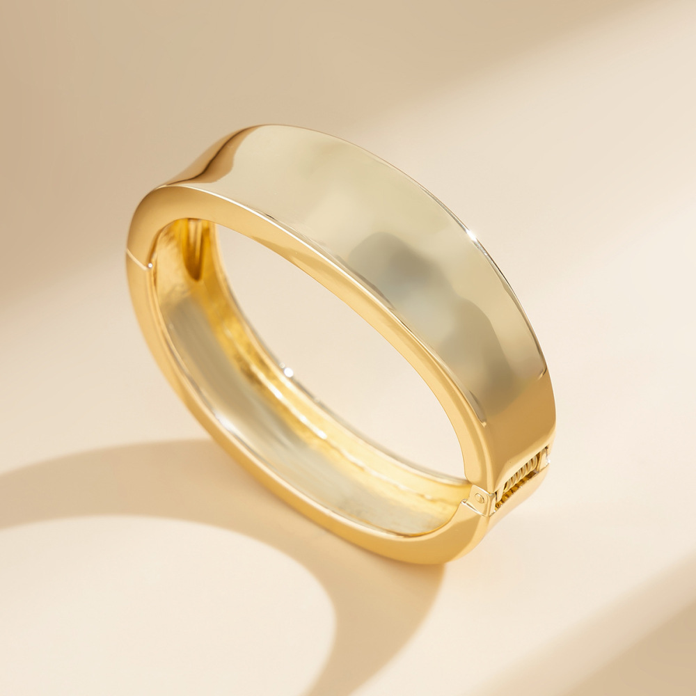 Smooth high-end plain bracelet