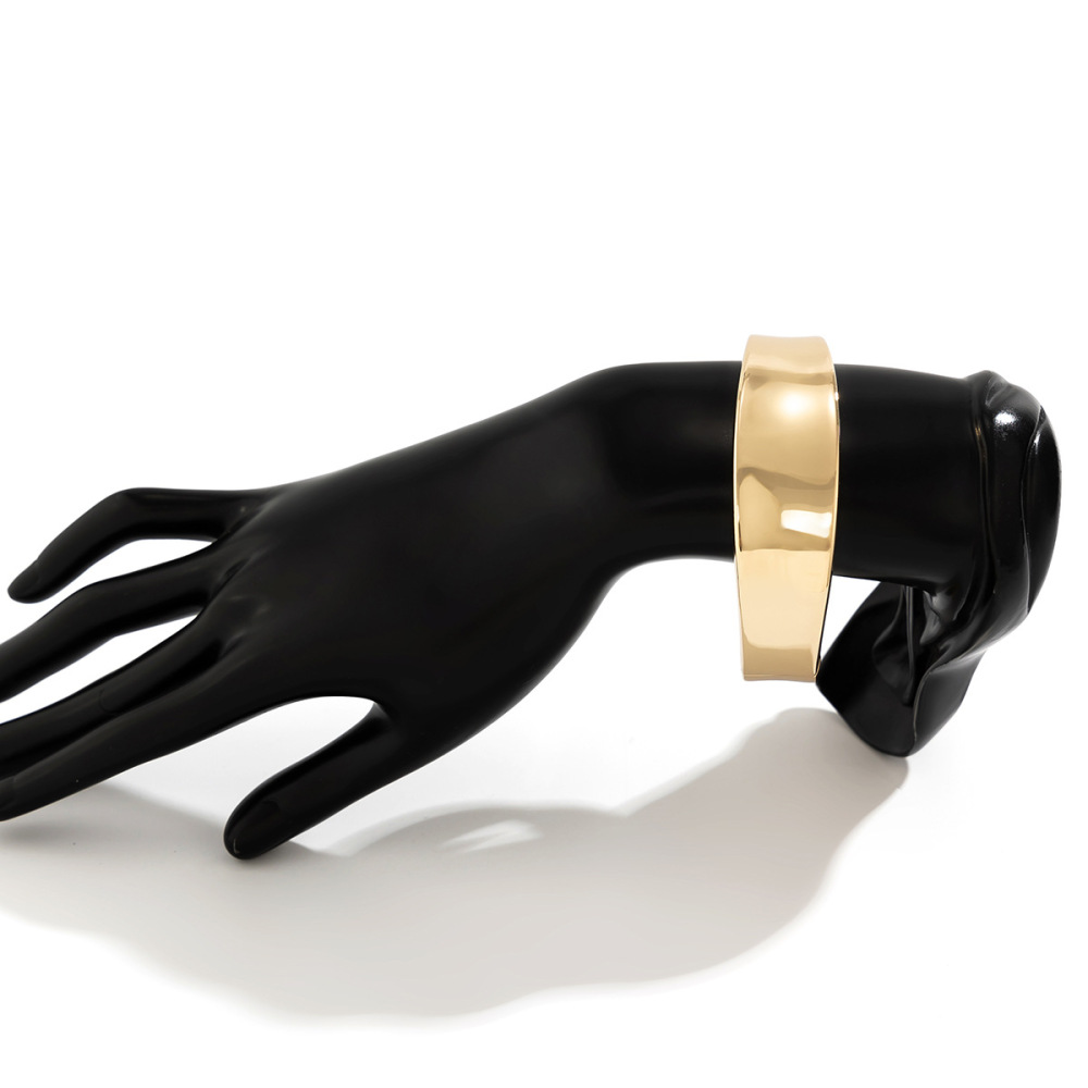 Smooth high-end plain bracelet