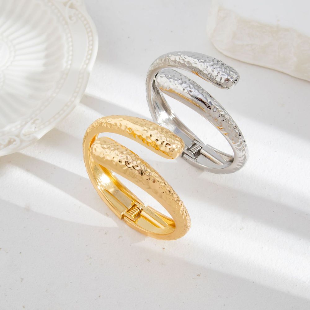 Personalized hammered texture open spring alloy bracelet