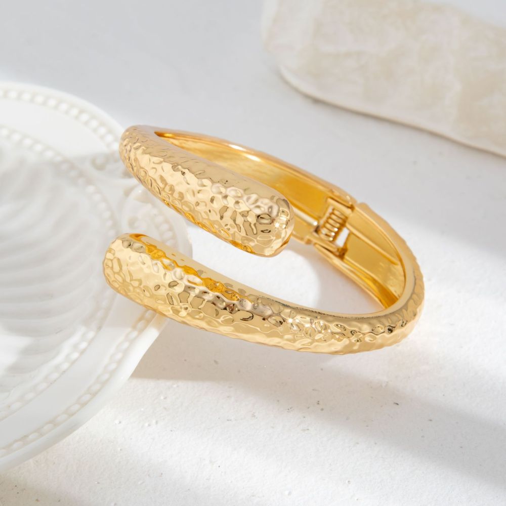 Personalized hammered texture open spring alloy bracelet