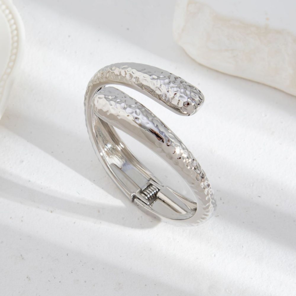 Personalized hammered texture open spring alloy bracelet