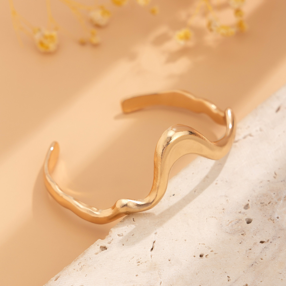 Liquid lava metallic alloy bracelet